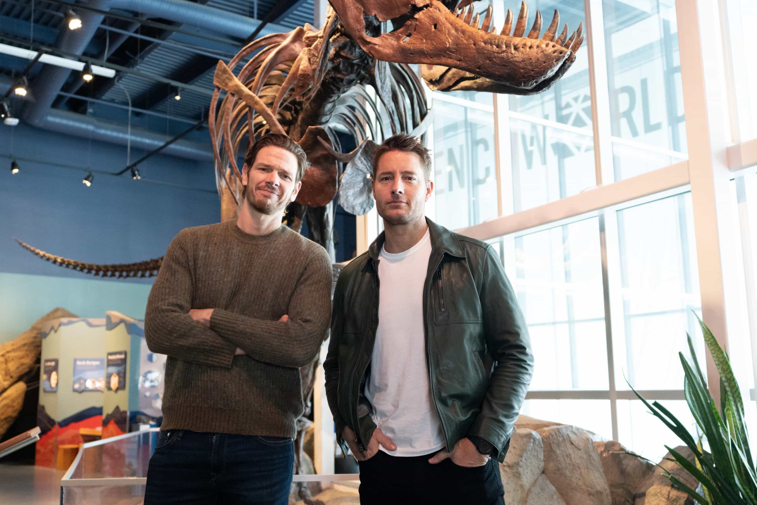 “The Field Trip” – When a young boy disappears during a school field trip at the aquarium, Colter must navigate a volatile father’s desperation to find his son, Sunday, March 29 (9:00-10:00 PM, ET/PT) on the CBS Television Network, and streaming on Paramount+ (live and on-demand for Paramount+ Premium plan subscribers, or on-demand for Paramount+  Pictured: Jon Beavers and Justin Hartley. Photo: Colin Bentley/CBS ©2026 CBS Broadcasting, Inc. All Rights Reserved.