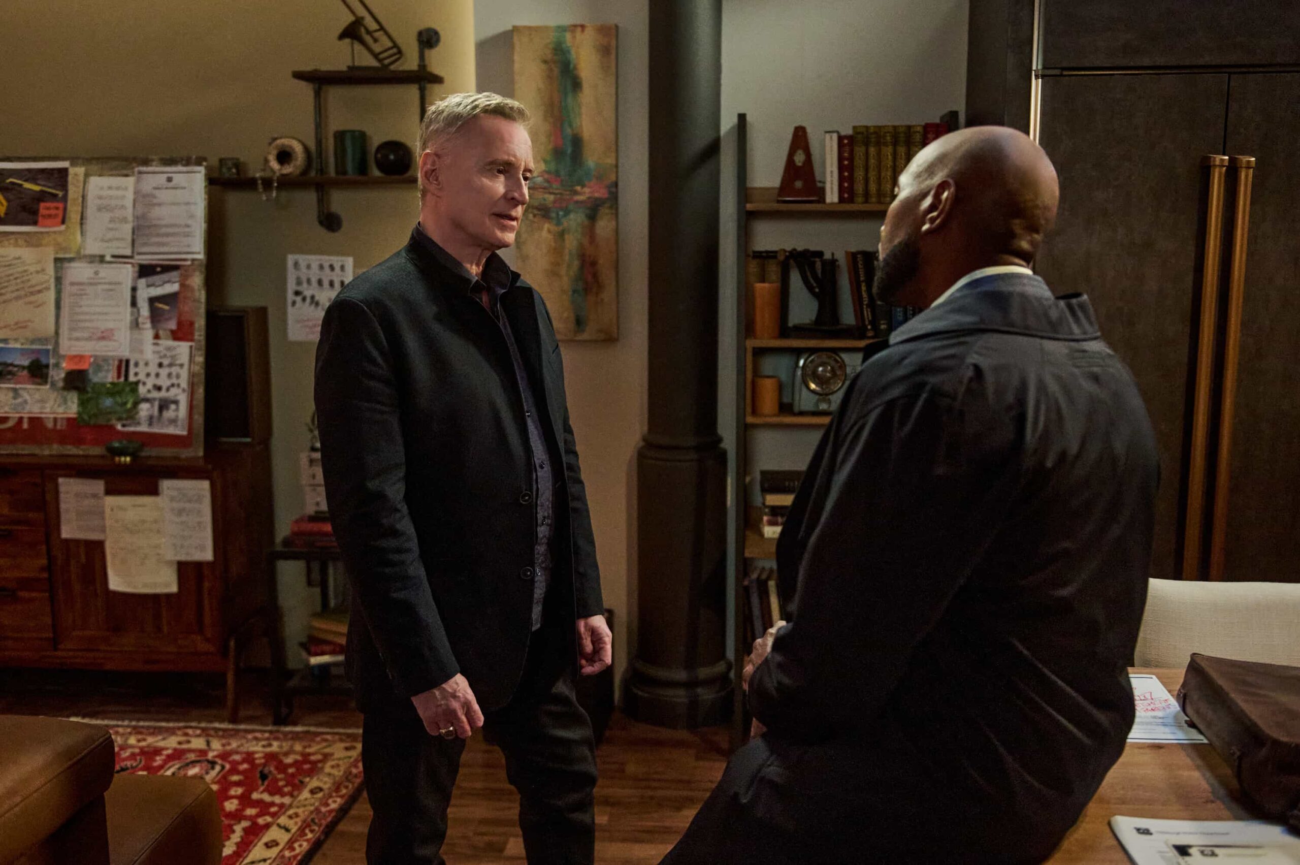 Watson Season 2 Episode 15 “A Third Act Surprise – Watson and the fellows race to save the life of a young woman who needs a lifesaving kidney donation. Meanwhile, Sherlock returns to help crack unsolved cases in Pittsburgh, on WATSON, Sunday, March 29 (10:00-11:00 PM, ET/PT) on the CBS Television Network, and streaming on Paramount+* Pictured (L-R): Robert Carlyle Sherlock Holmes and Morris Chestnut as Dr. John Watson Photo: Sergei Bachlakov/CBS ©2025 CBS Broadcasting, Inc. All Rights Reserved.