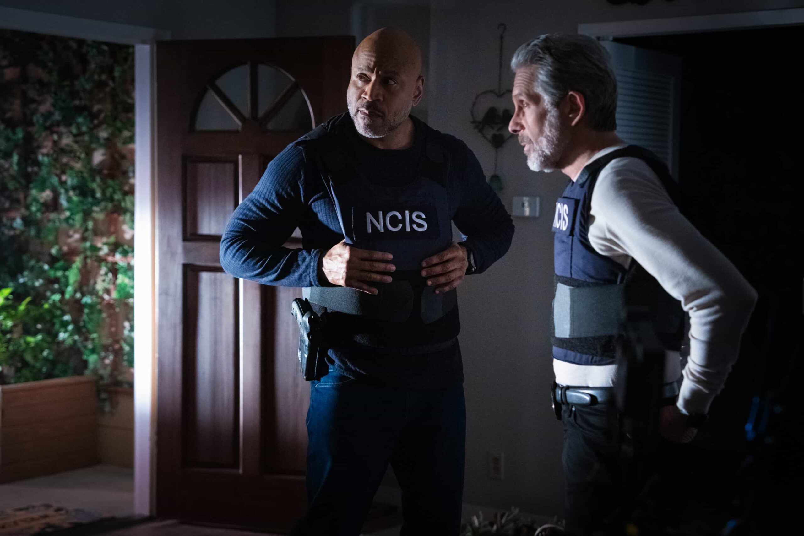 NCIS Season 23 Episode 17 “REBOOT.” - CBS Original Series NCIS, scheduled to air TUESDAY, APRIL 21 (8:00 PM ET/PT)  Pictured (L-R) : LL Cool J as Sam Hanna, Gary Cole as Alden Parker..  Photo: Robert Voets/CBS  ©2026 CBS Broadcasting, Inc. All Rights Reserved.