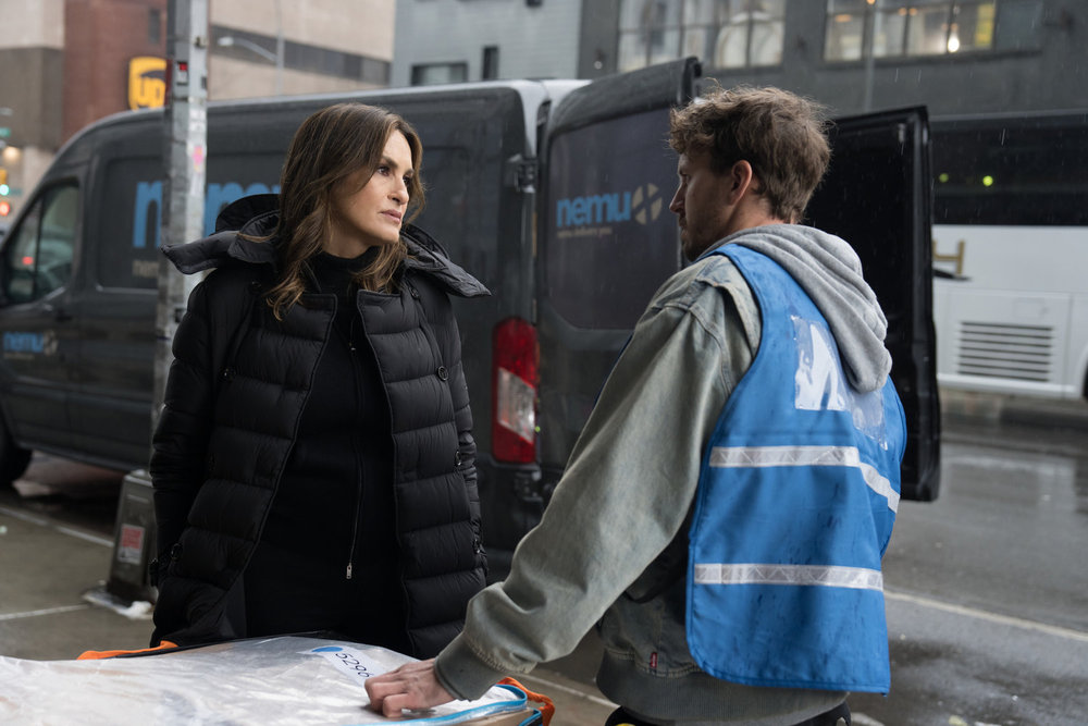 LAW & ORDER: SPECIAL VICTIMS UNIT -- "Gimmick" Episode 27018 -- Pictured: (l-r) Mariska Hargitay as Capt. Olivia Benson, Jesse La Flair as Roddy "Razor" Ray -- (Photo by: Virginia Sherwood/NBC)
