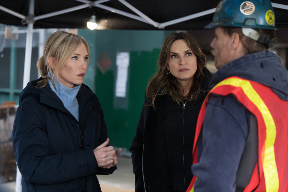 LAW & ORDER: SPECIAL VICTIMS UNIT -- "Gimmick" Episode 27018 -- Pictured: (l-r) Kelli Giddish as Sgt. Amanda Rollins, Mariska Hargitay as Capt. Olivia Benson, Matthew Wilkas as Sean Larkin -- (Photo by: Virginia Sherwood/NBC)