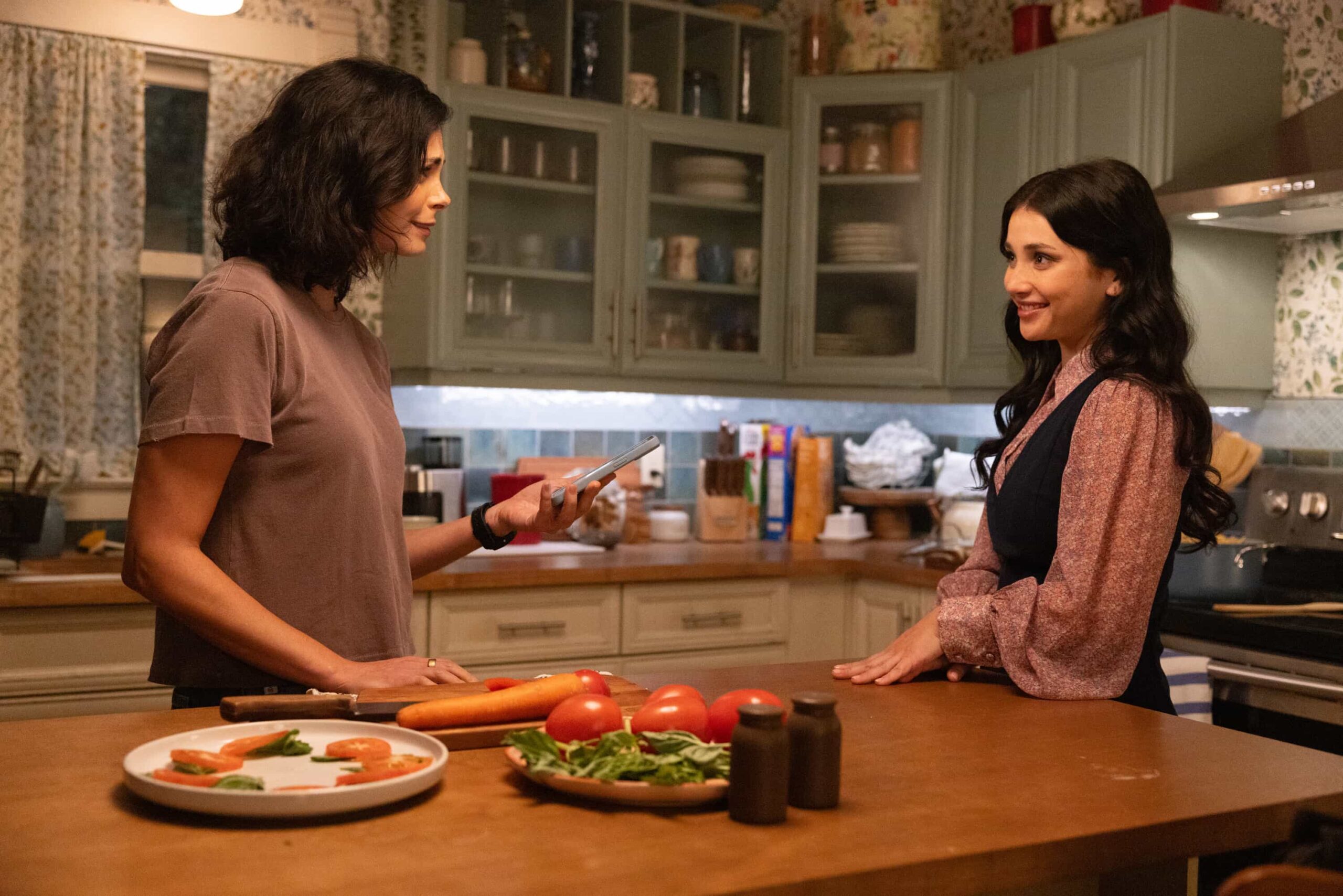 Sheriff Country Season 1 Episode 16 “Twenty Four Candles” – While Skye celebrates her 24th birthday, Sheriff Mickey Fox investigates a brutal attack tied to a land-grab scheme, on SHERIFF COUNTRY, Friday, April 24. Pictured: Morena Baccarin as Sheriff Mickey Fox and Amanda Arcuri as Skye Fraley. Photo: Darren Goldstein/CBS ©2025 CBS Broadcasting, Inc. All Rights Reserved.