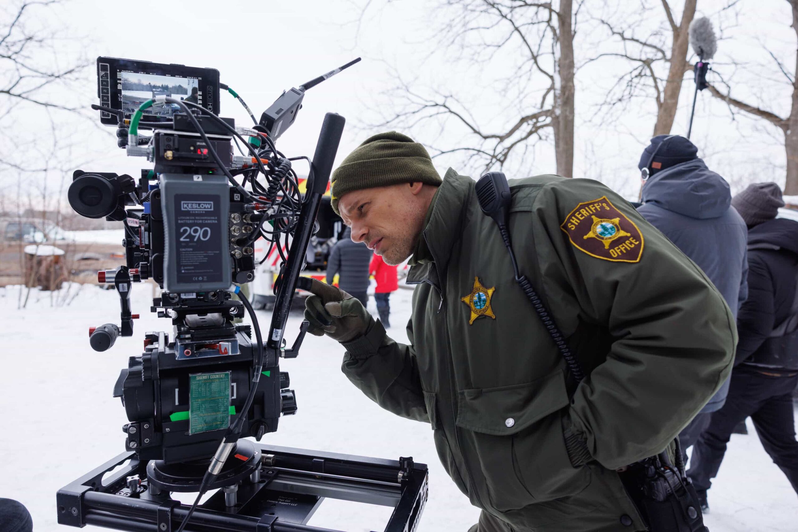 Sheriff Country Season 1 Episode 16  Behind The Scenes “Twenty Four Candles” – While Skye celebrates her 24th birthday, Sheriff Mickey Fox investigates a brutal attack tied to a land-grab scheme, on SHERIFF COUNTRY, Friday, April 24. Pictured: Matt Lauria. Photo: Darren Goldstein/CBS ©2025 CBS Broadcasting, Inc. All Rights Reserved.