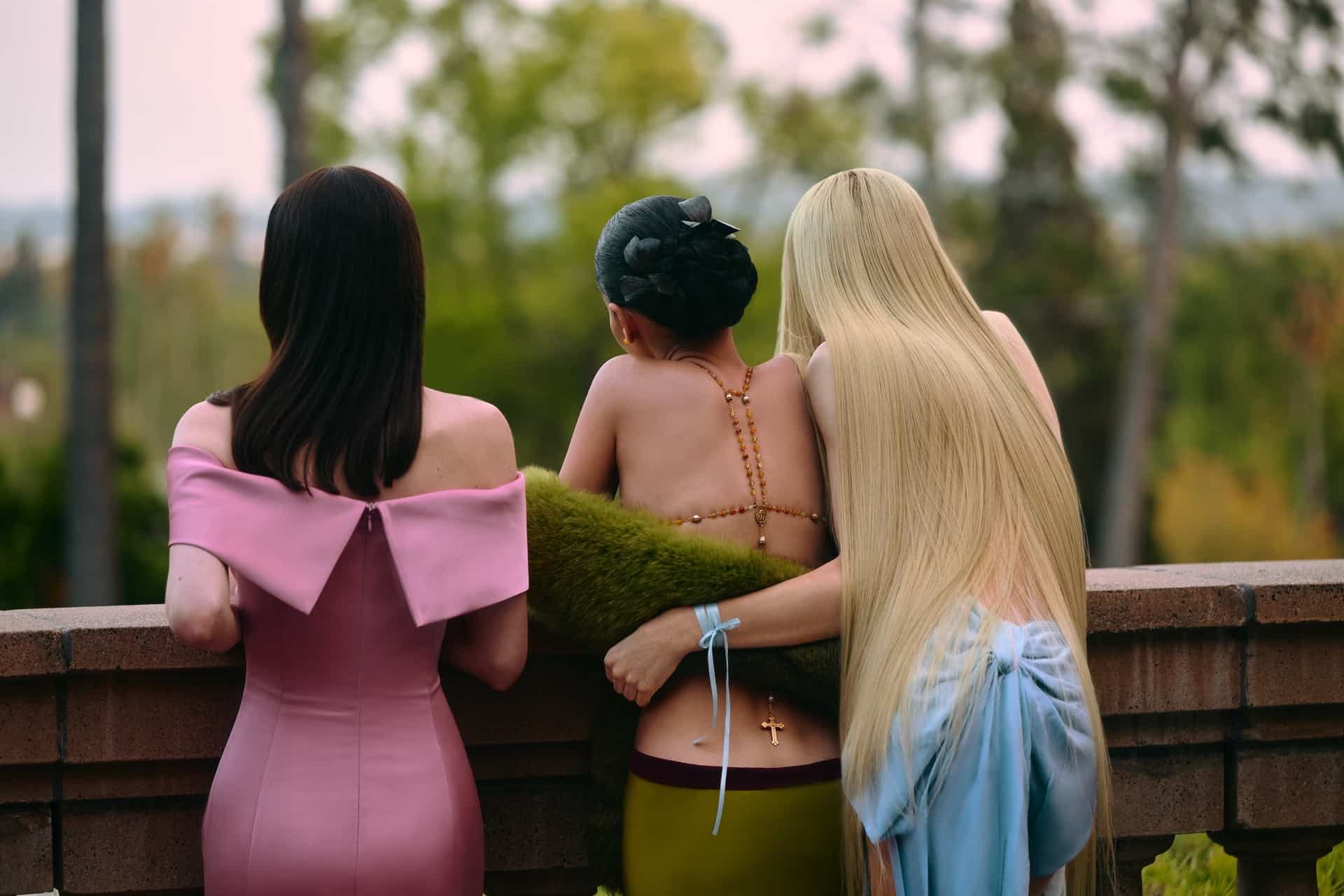 Maude Apatow, Alexa Demie, Hunter Schafer EUPHORIA Season 3 Episode 3