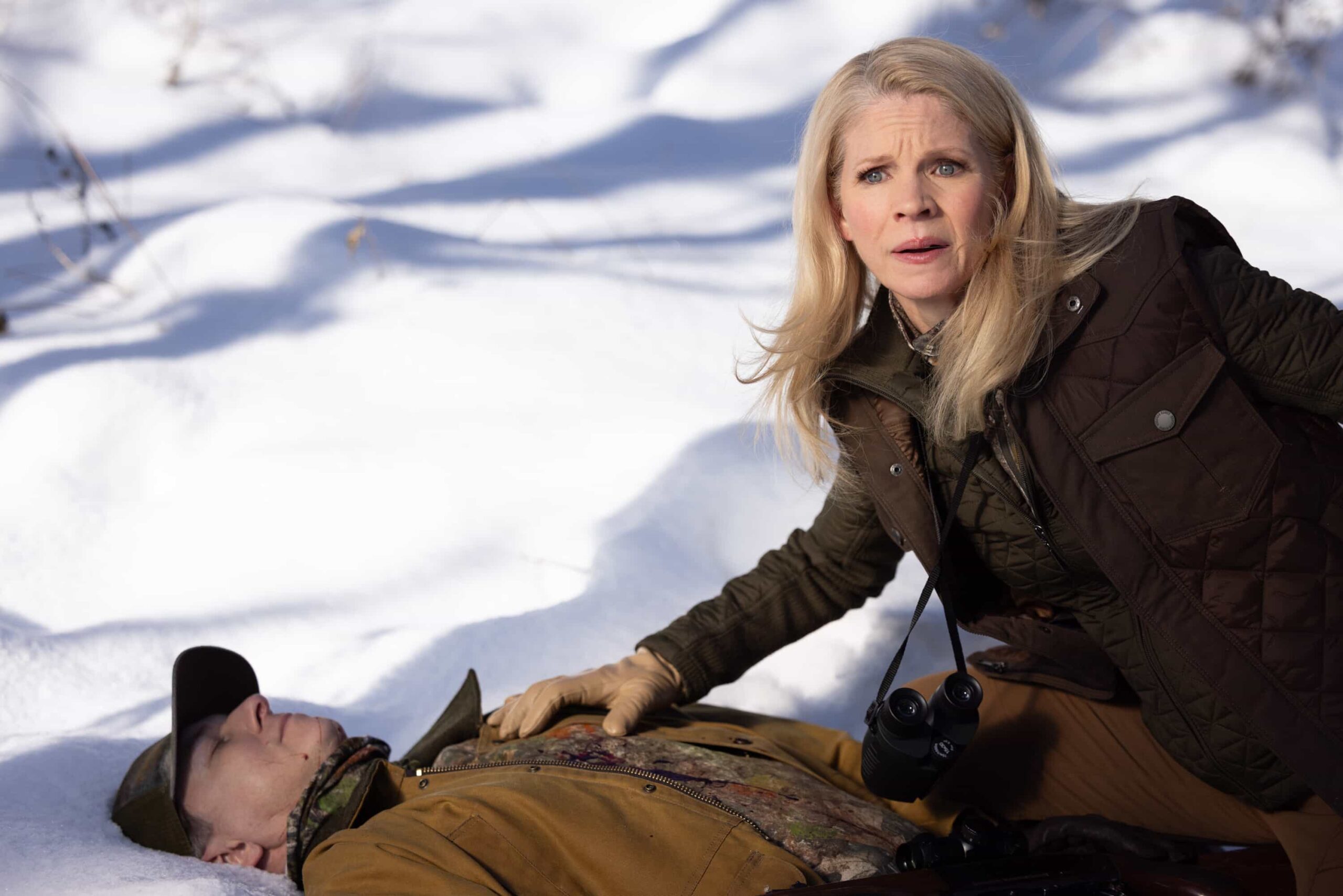 “The Hunting Party” – Sheriff Mickey Fox investigates a fatal shooting that appears to be a tragic accident during a lavish Fraley family boar hunt, setting off a chain of events with far-reaching consequences for Edgewater, on SHERIFF COUNTRY, Friday, May 1 (8:00-9:00 PM, ET/PT) on the CBS Television Network, and streaming on Paramount+. Pictured: Philip Riccio as Larry Norris and Kelli O’Hara as Miranda Fraley. Photo: Darren Goldstein/CBS ©2025 CBS Broadcasting, Inc. All Rights Reserved.