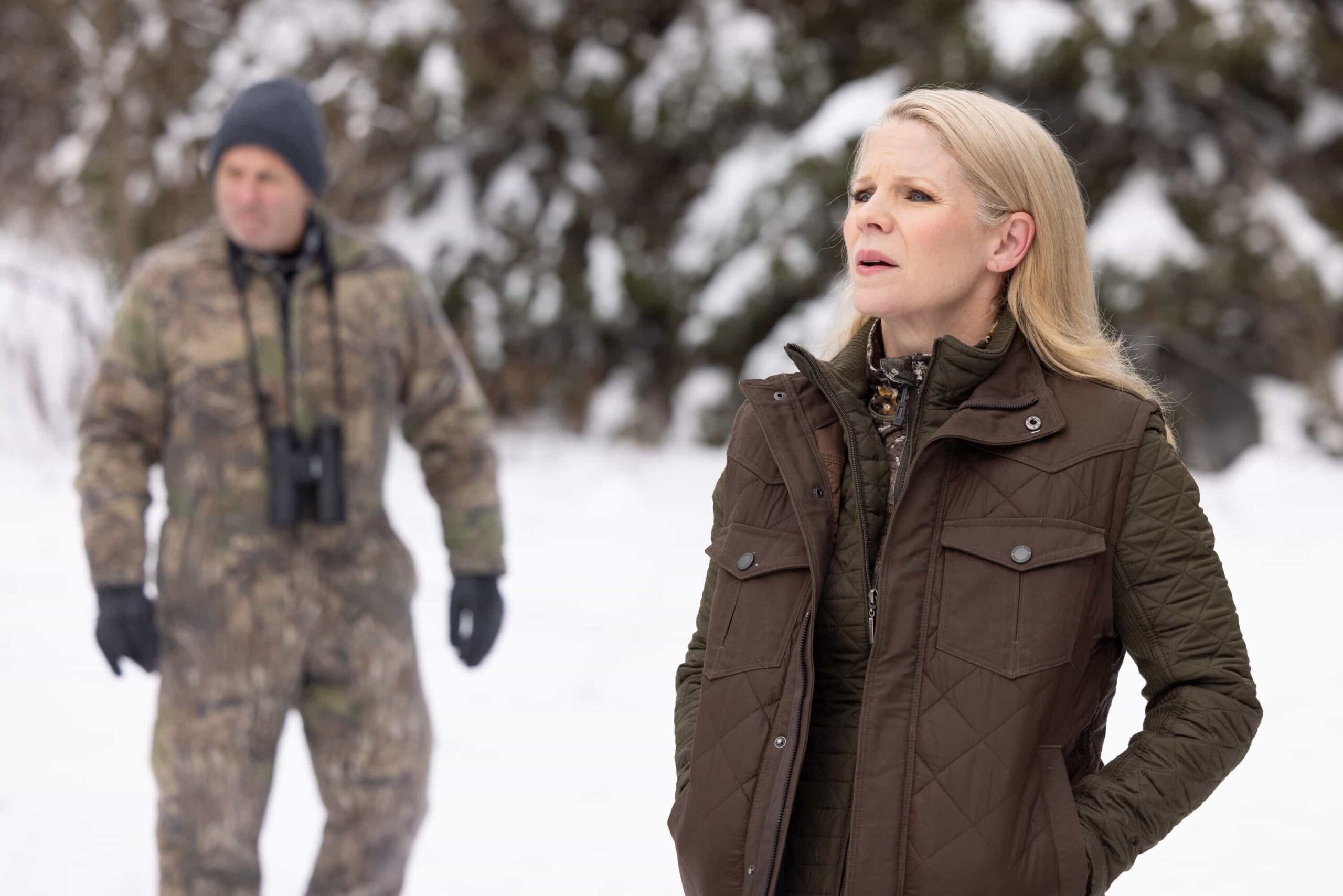 “The Hunting Party” – Sheriff Mickey Fox investigates a fatal shooting that appears to be a tragic accident during a lavish Fraley family boar hunt, setting off a chain of events with far-reaching consequences for Edgewater, on SHERIFF COUNTRY, Friday, May 1 (8:00-9:00 PM, ET/PT) on the CBS Television Network, and streaming on Paramount+. Pictured: Kelli O’Hara as Miranda Fraley. Photo: Darren Goldstein/CBS ©2025 CBS Broadcasting, Inc. All Rights Reserved.