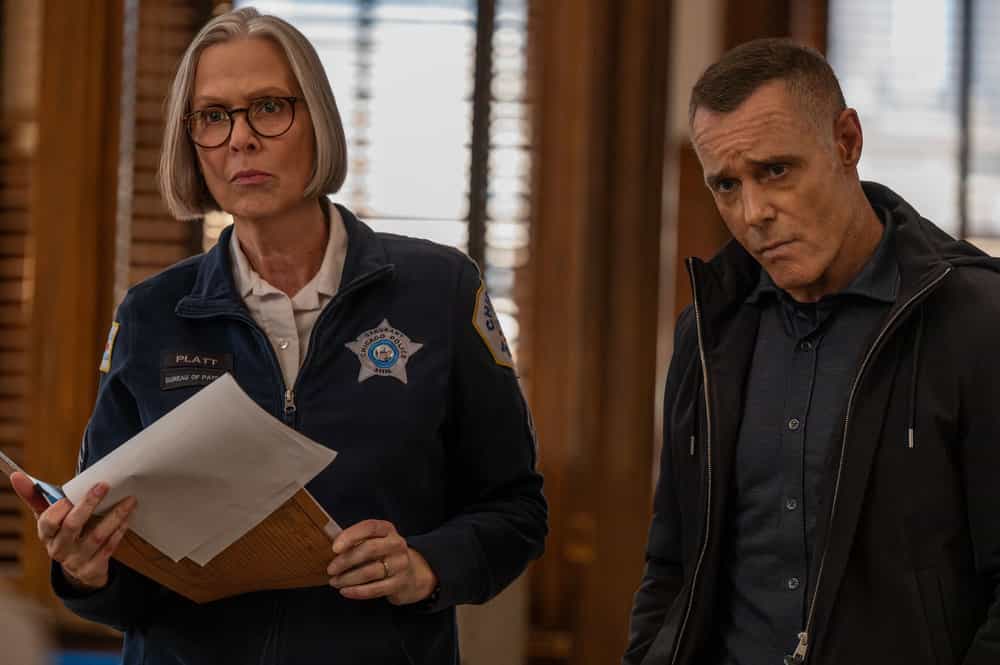 CHICAGO P.D. Season 13 Episode 20 -- "The Lost Years" Episode 1320 -- Pictured: (l-r) Amy Morton as Desk Sgt. Trudy Platt, Jason Beghe as Sergeant Hank Voight -- (Photo by: Lori Allen/NBC)