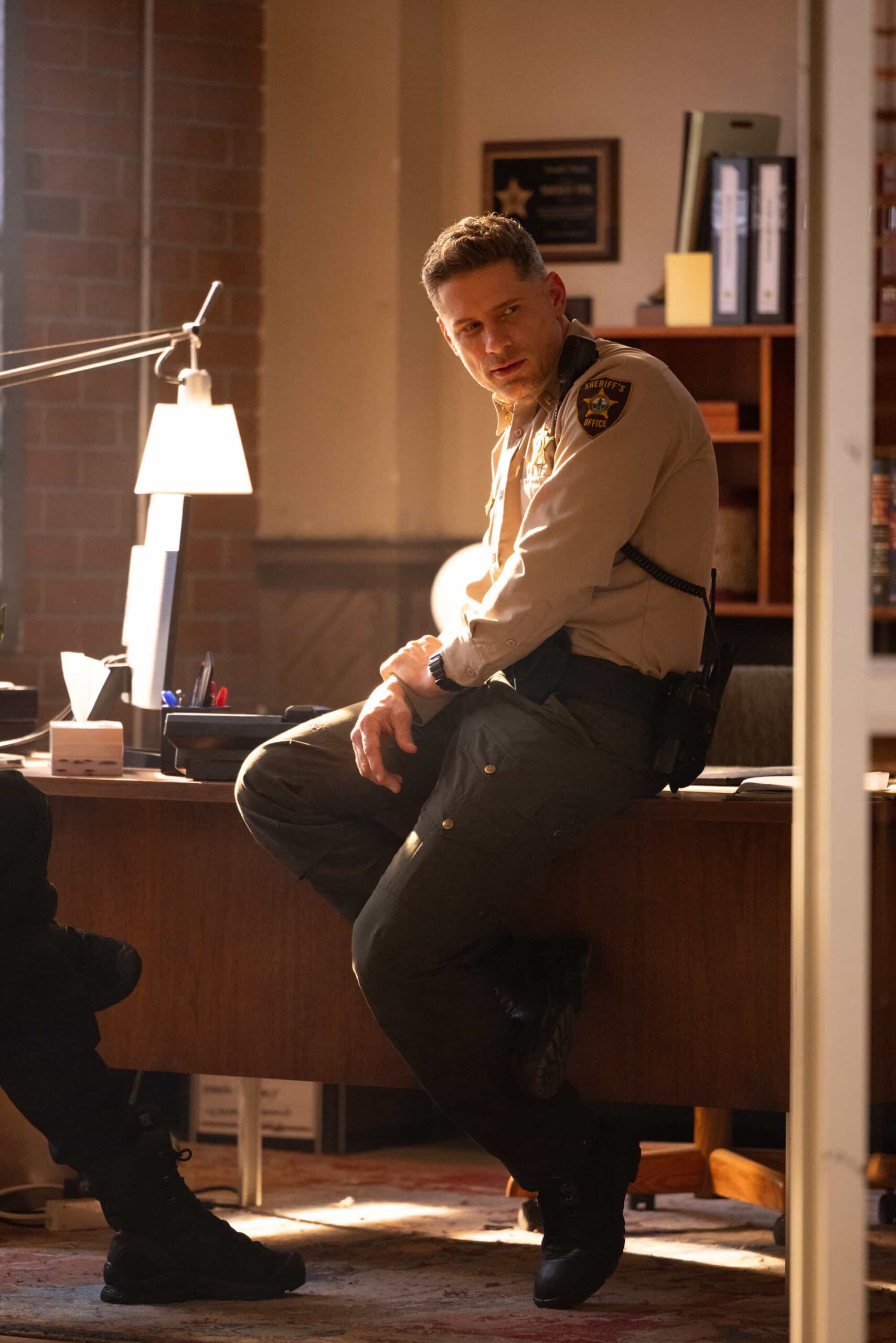 “The Gambler” – A dramatic federal crackdown rocks Edgewater and forces Sheriff Mickey Fox to confront a sprawling investigation that pits loyalty to her community against the reach of the DEA. The case pushes Mickey closer to home than ever before with consequences for the people she loves the most, on SHERIFF COUNTRY, Friday, May 8 (8:00-9:00 PM, ET/PT) on the CBS Television Network, and streaming on Paramount+ (live and on-demand for Paramount+ Pictured: Matt Lauria. Photo: Darren Goldstein/CBS ©2026 CBS Broadcasting, Inc. All Rights Reserved.