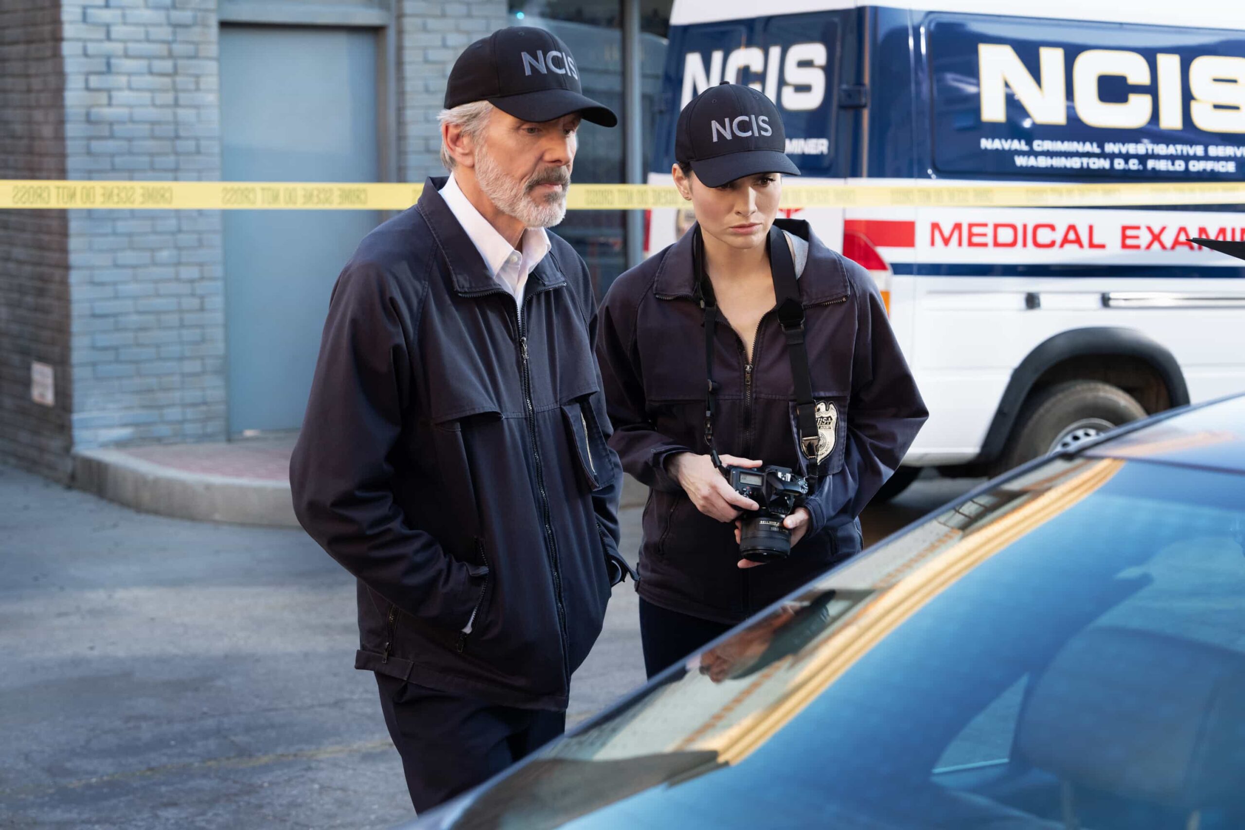 NCIS Season 23 Episode 20 Season Finale “SONS AND DAUGHTERS” - CBS Original Series NCIS, scheduled to air TUESDAY, MAY 12 (8:00 PM ET/PT)  Pictured (L-R): Gary Cole as Alden Parker, Katrina Law as Jessica Knight  Photo: Robert Voets/CBS  ©2026 CBS Broadcasting, Inc. All Rights Reserved.