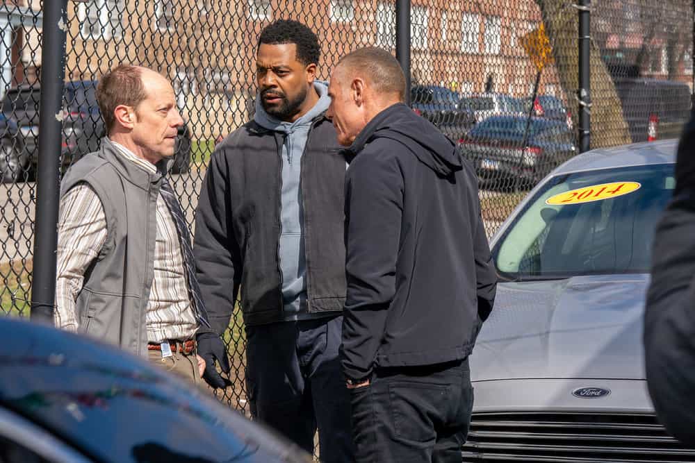 CHICAGO P.D. -- "Born or Made" Episode 1321 -- Pictured: (l-r) LaRoyce Hawkins as Officer Kevin Atwater, Jason Beghe as Sergeant Hank Voight -- (Photo by: Elizabeth Sisson/NBC)
