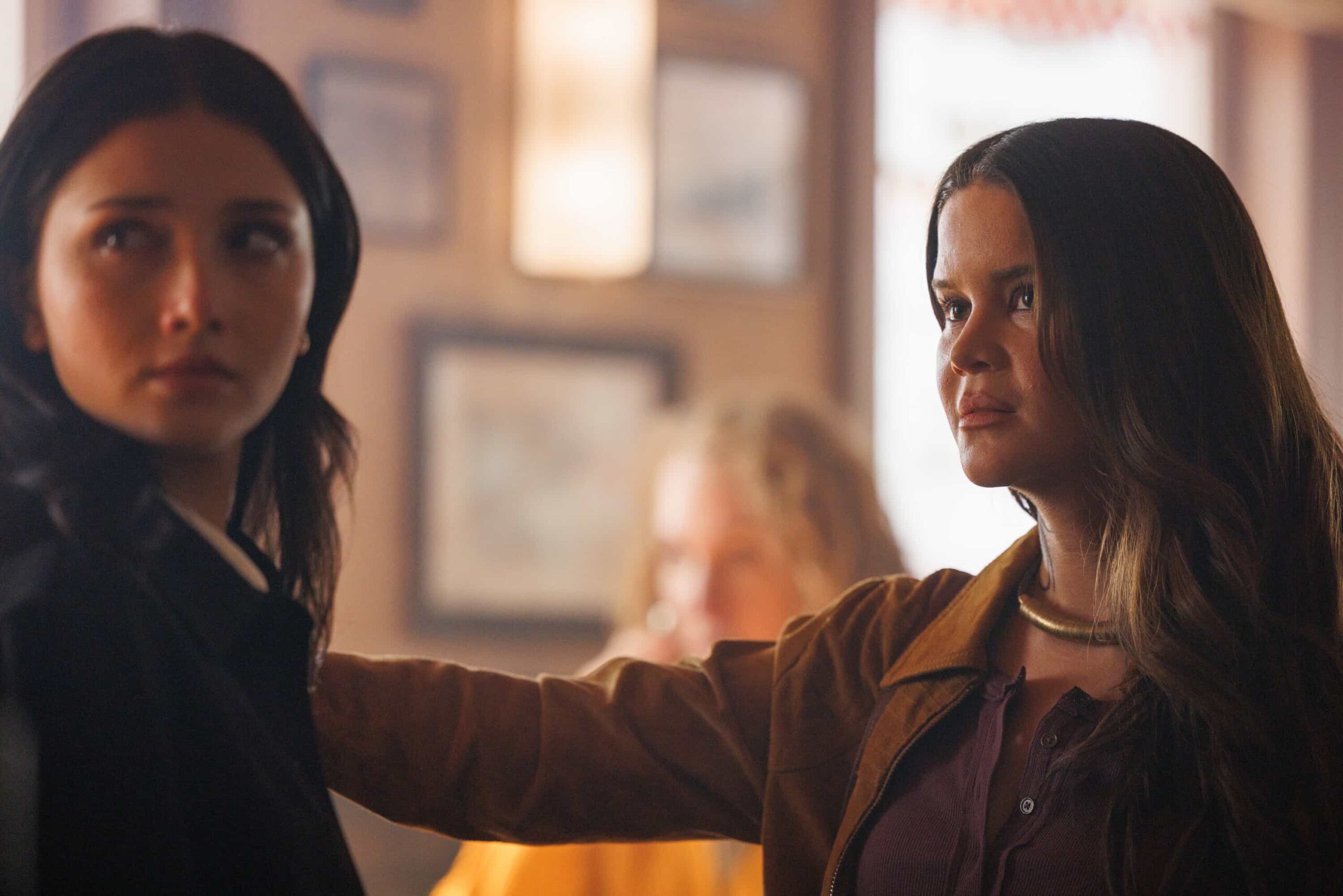 “Compromised” – Sheriff Mickey Fox aids a federal investigation into a high-stakes case involving alleged interstate crime and a web of local land deals. GRAMMY® Award-winner Maren Morris guest stars as Hazel, Skye’s sponsor, on SHERIFF COUNTRY, Friday, May 15 (8:00-9:00 PM, ET/PT) on the CBS Television Network, and streaming on Paramount+ (live and on-demand for Paramount+ Premium plan subscribers, or on-demand for Paramount+.   Pictured: Amanda Arcuri as Skye Fraley and Maren Morris as Hazel. Photo: Darren Goldstein/CBS ©2026 CBS Broadcasting, Inc. All Rights Reserved.
