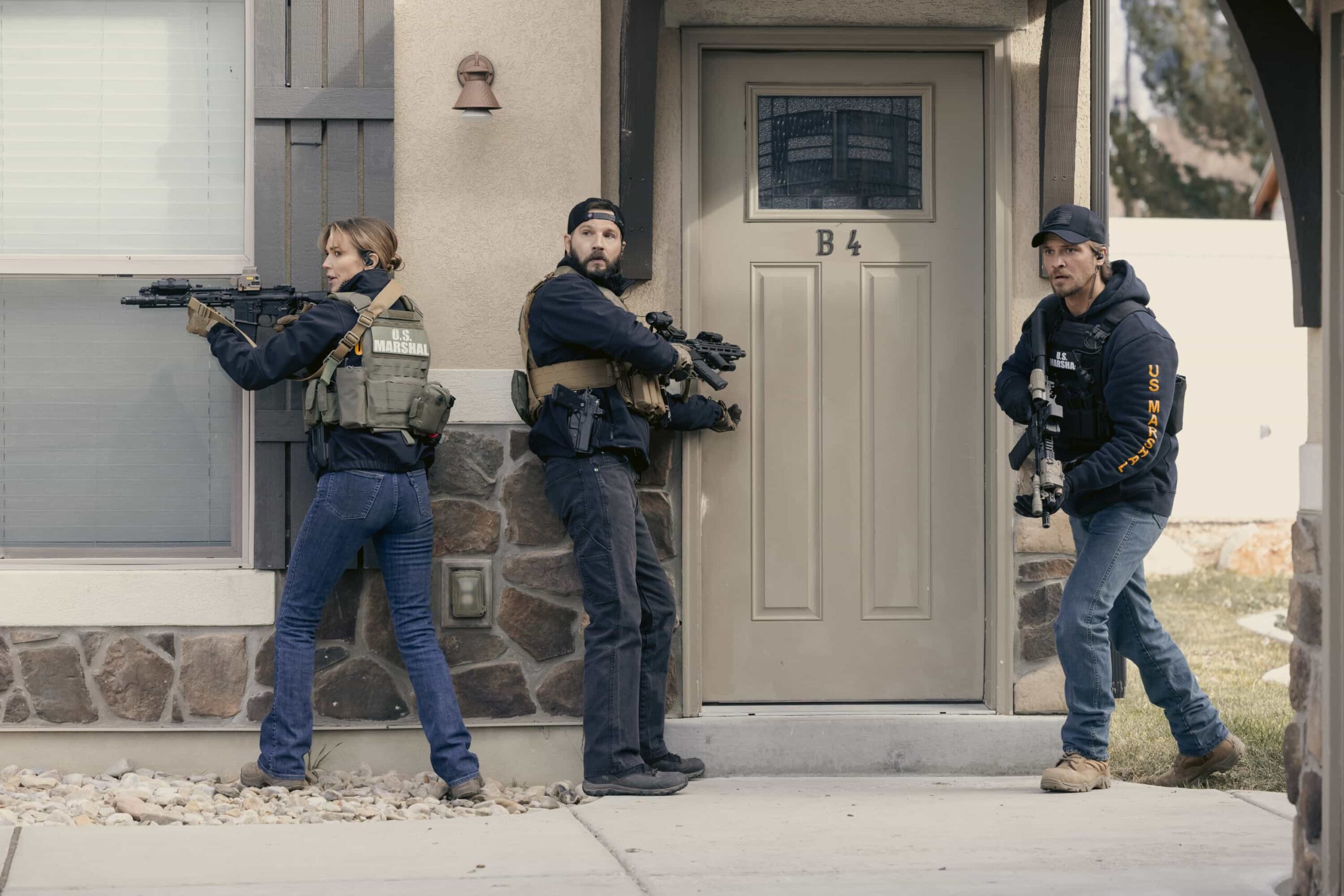 Marshals Season 1 Episode 12 "The Devil at Home" -- CBS Original Series MARSHALS, scheduled to air on Sunday, May 17 (8:00-9:00 PM, ET/PT).  Pictured (L-R): Arielle Kebbel as Belle, Logan Marshall-Green as Pete Calvin, and Luke Grimes as Kayce Dutton. Photo: Fred Hayes/CBS ©2025 CBS Broadcasting, Inc. All Rights Reserved.