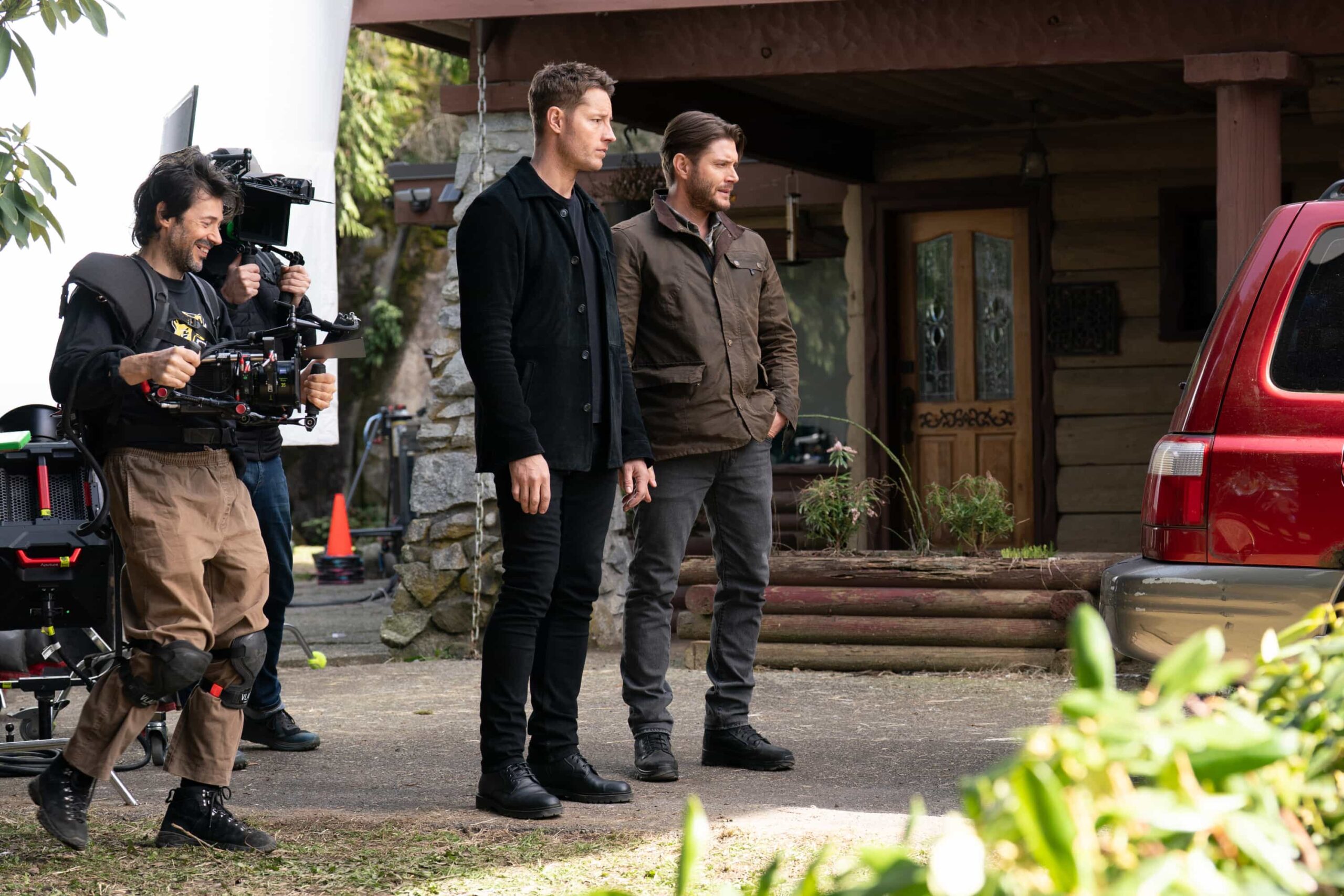 BTS “Chrono Stasis” – Colter and Russell unite in a personal mission to uncover their father’s mysterious work, on the CBS Original series TRACKER, Sunday, May 17 (9:00-10:00 PM, ET/PT) on the CBS Television Network, and streaming on Paramount+.  Pictured: A-Cam Operator Vlad Horodinca, Justin Hartley and Jensen Ackles.   Photo: Darko Sikman/CBS ©2026 CBS Broadcasting, Inc. All Rights Reserved.