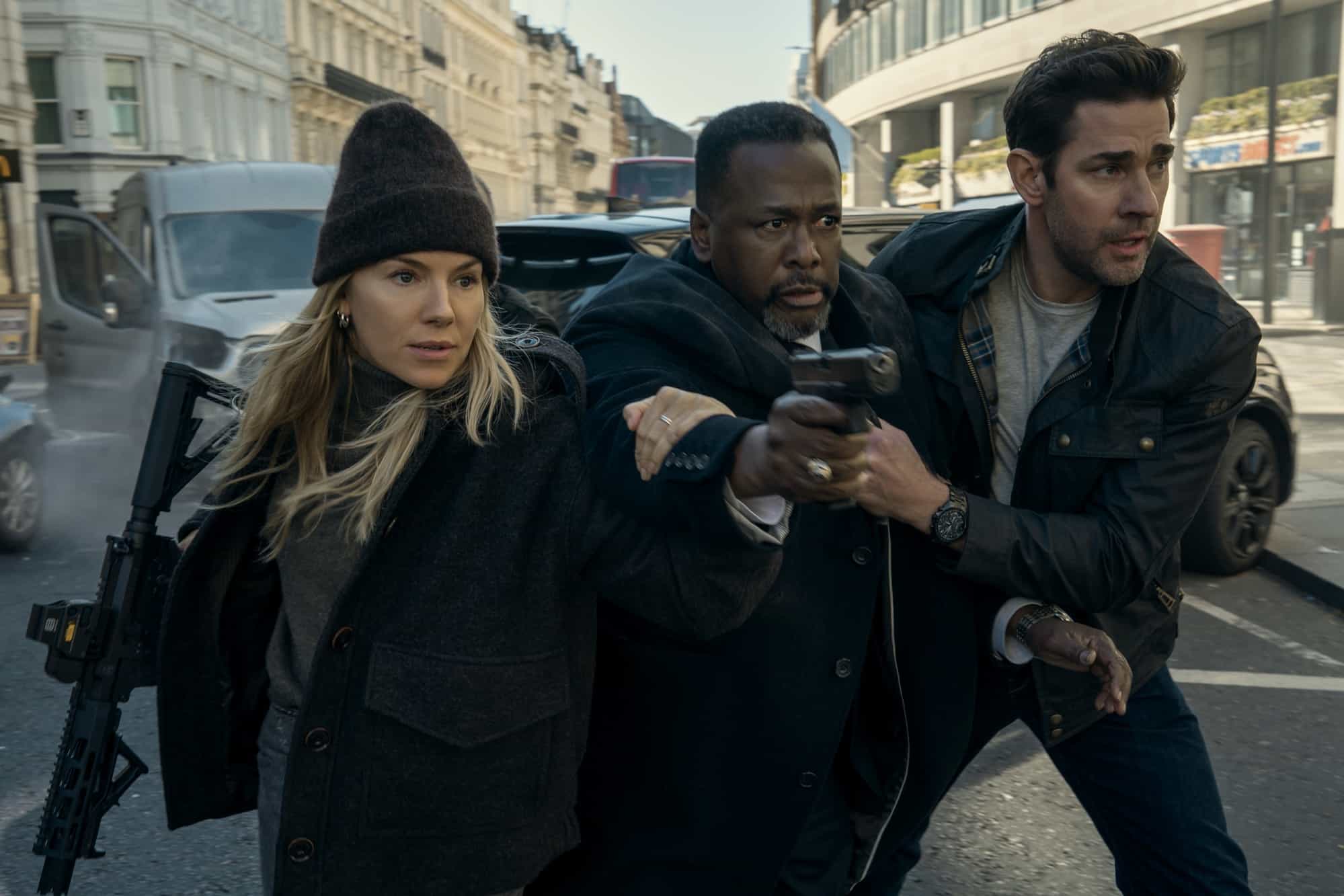 Jack Ryan Ghost War Movie Emma Marlowe (Sienna Miller), James Greer (Wendell Pierce) , and Jack Ryan (John Krasinski) in TOM CLANCY'S JACK RYAN: GHOST WAR