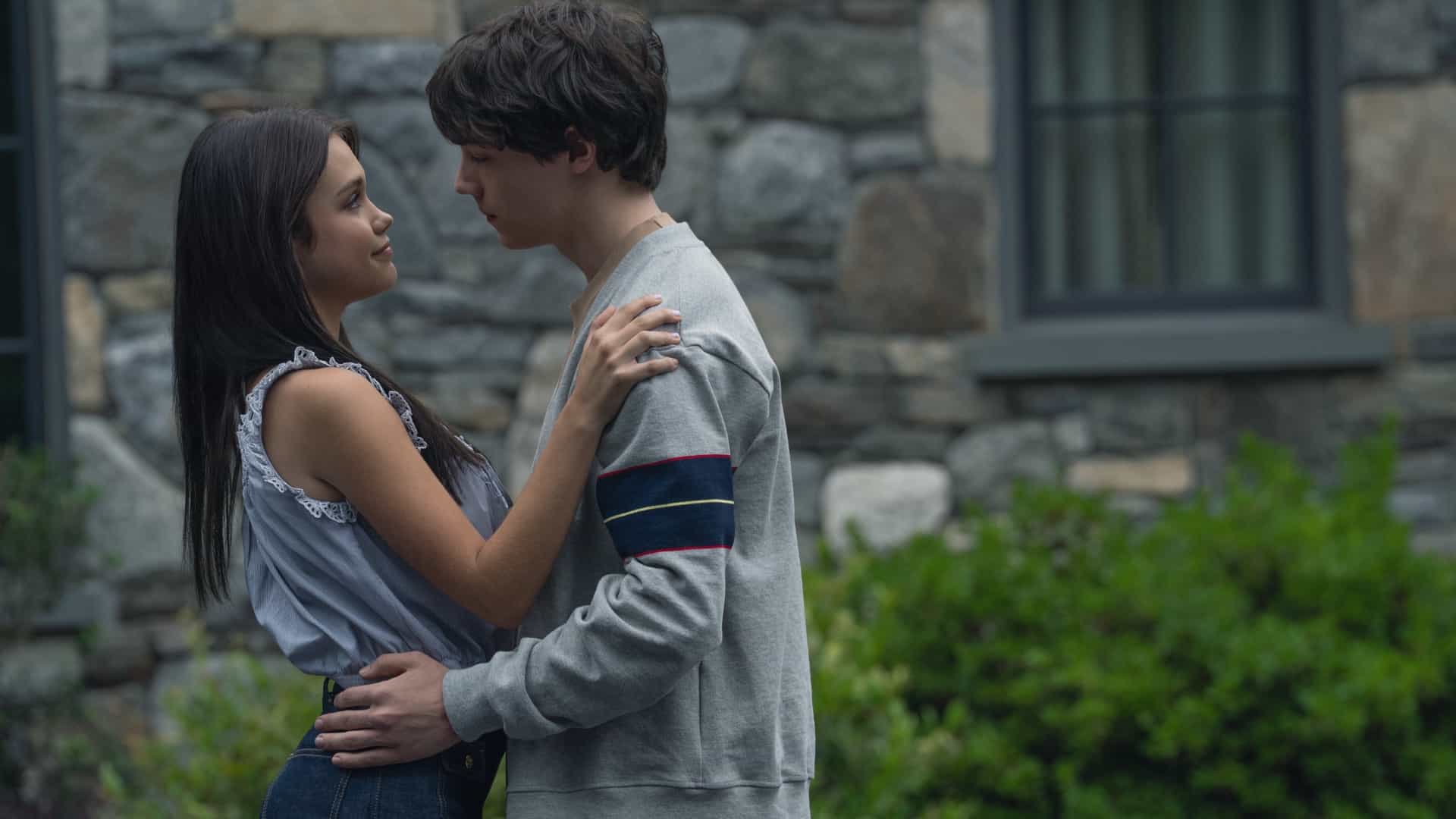 YOUR FRIENDS & NEIGHBORS Season 2 Episode 10 Finale Photos “The Night of the Hunter” 8 Erin Robinson and Donovan Colan in "Your Friends & Neighbors," now streaming on Apple TV.