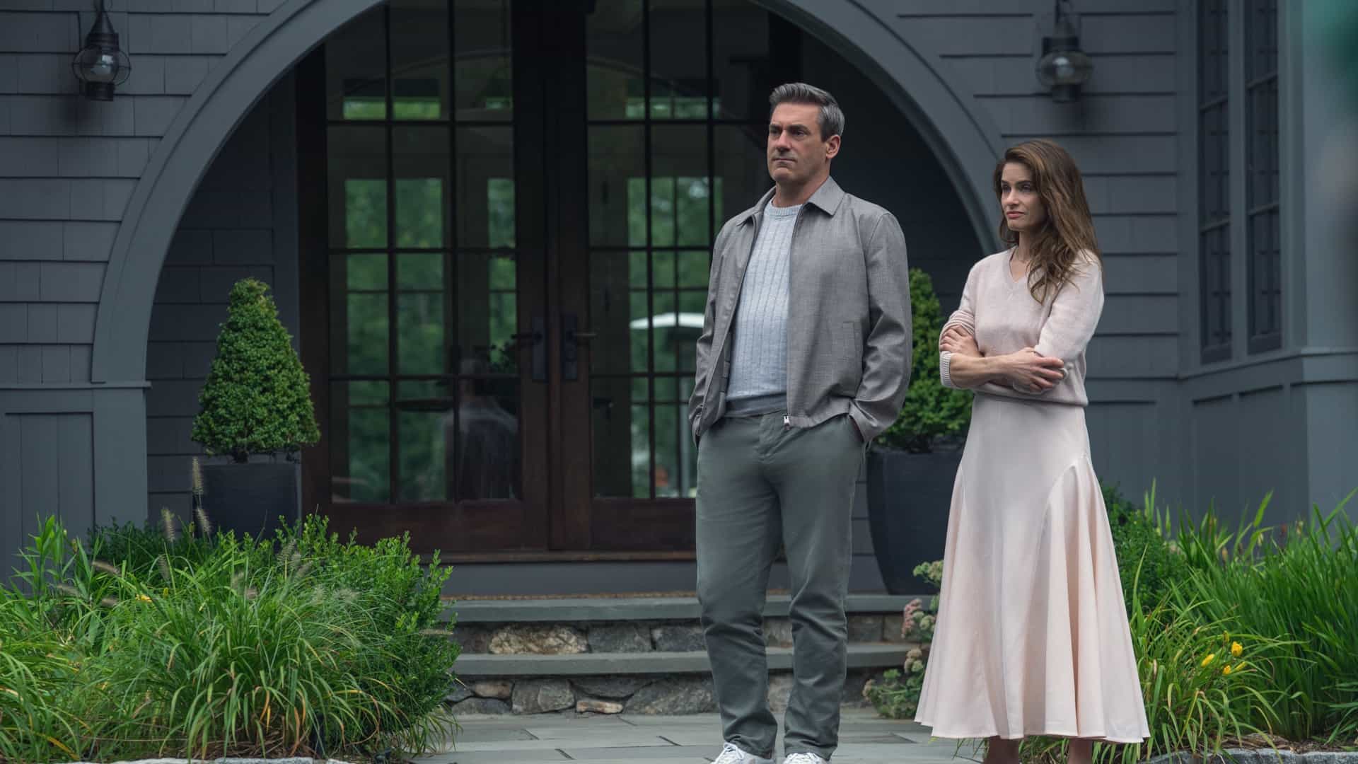 YOUR FRIENDS & NEIGHBORS Season 2 Episode 10 Finale Photos “The Night of the Hunter” 5 Jon Hamm and Amanda Peet in "Your Friends & Neighbors," now streaming on Apple TV.
