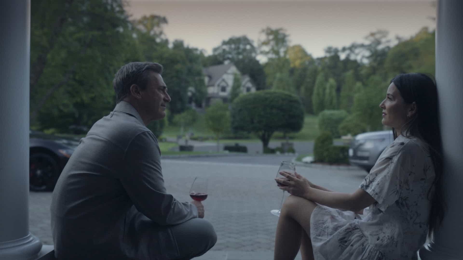 YOUR FRIENDS & NEIGHBORS Season 2 Episode 10 Finale Photos “The Night of the Hunter” 2 YOUR FRIENDS & NEIGHBORS Season 2 episode 10 - Jon Hamm and Olivia Munn in "Your Friends & Neighbors," now streaming on Apple TV.