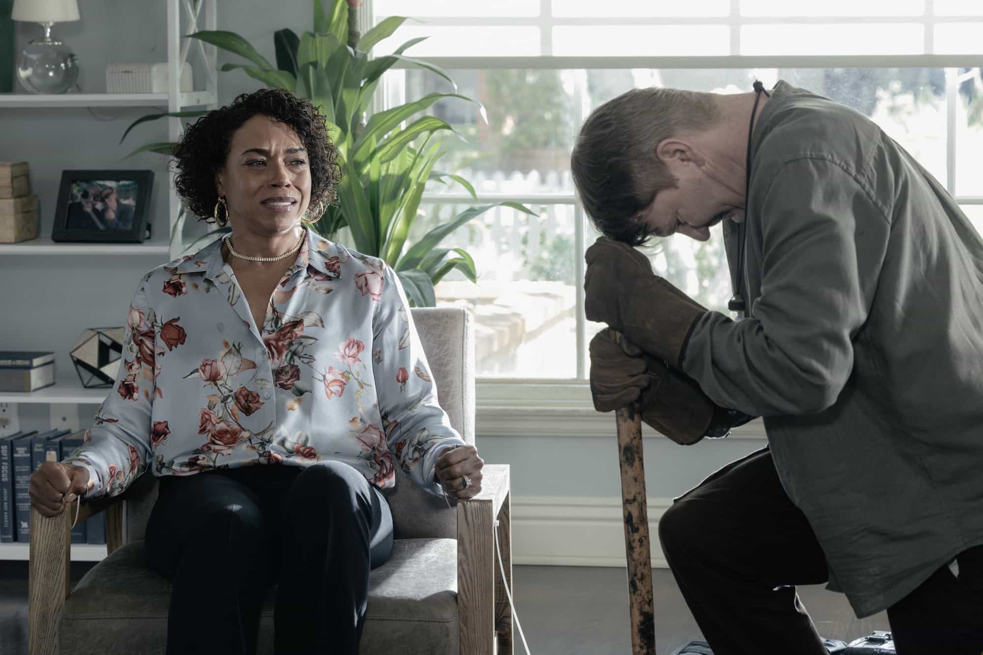 L-R: Gillian White as Delores Woodrow and Dash Mihok as Sean Fincher in Criminal Minds: Evolution, episode 4, season 19  streaming on Paramount+, 2026.  CREDIT: Trae Patton/Paramount+ © 2026 ABC Studios Inc. and CBS Studios Inc. All Rights Reserved.
