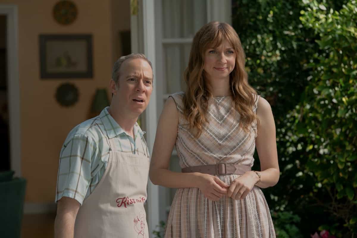 Seat42F 1 Stuart Fails to Save the Universe Season 1 Episode 4 "Spoiler: Stuart Makes a Wallet" kevin-sussman-lauren-lapkus