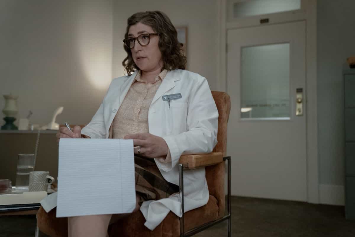 Mayim Bialik STUART FAILS TO SAVE THE UNIVERSE Season 1 Episode 4