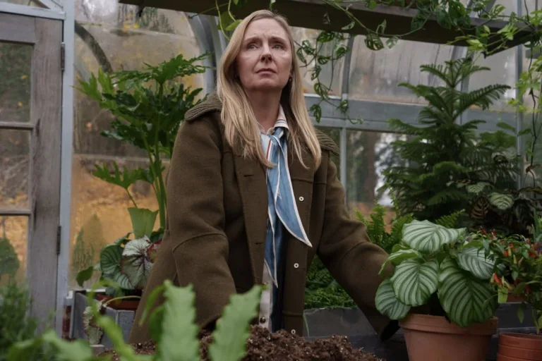 FURIOUS - “Some Days It Don’t Come Easy” - Danny decides what to do with sensitive information, as Alice must confront her past. (Disney/Sarah Shatz)
HOPE DAVIS