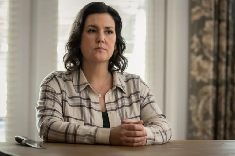 Melanie Lynskey as Shauna in Yellowjackets, episode 8, season 3, streaming on Paramount+ with SHOWTIME, 2025. Photo Credit: Kailey Schwerman/Paramount+ with SHOWTIME.