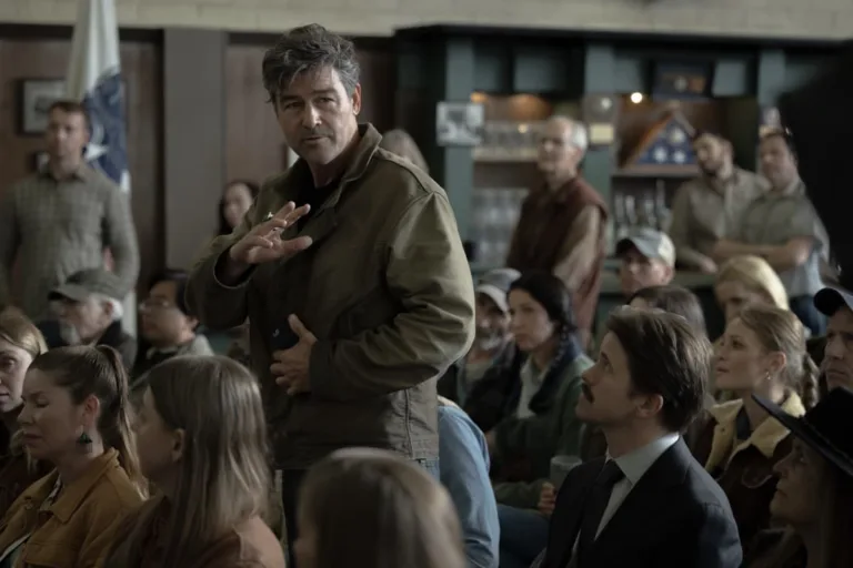 Kyle Chandler, Jason Ritter LANTERNS Season 1 Episode 2