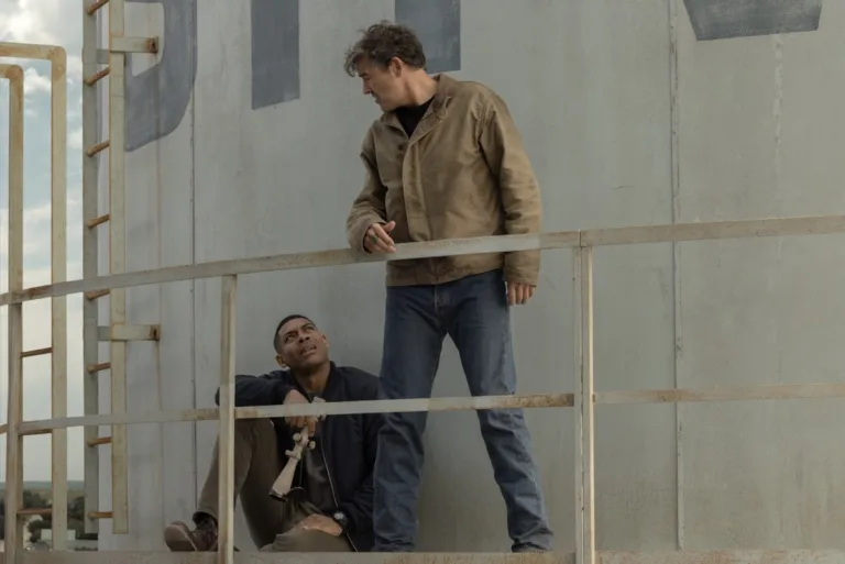 Aaron Pierre, Kyle Chandler LANTERNS Season 1 Episode 4