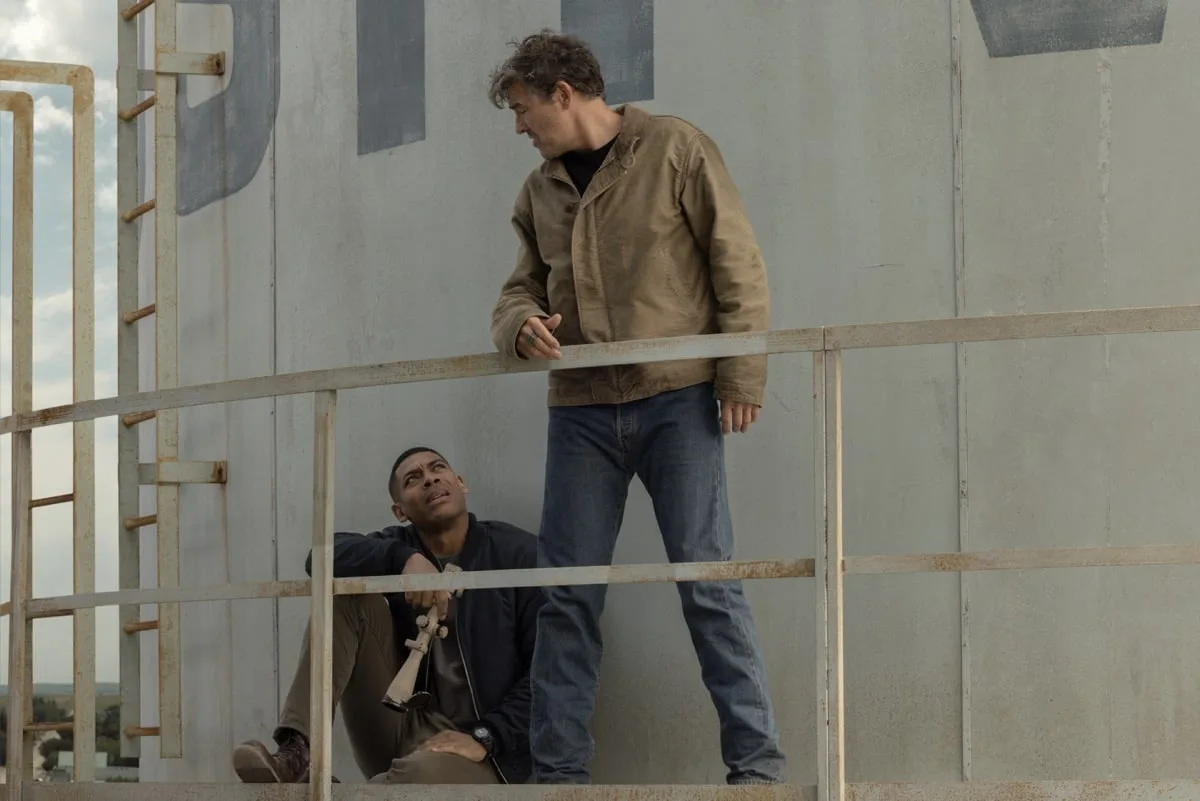 Aaron Pierre as John Stewart and Kyle Chandler as Hal Jordan in Lanterns Season 1 Episode 4 The Weenie