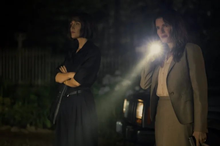 THE GOOD DAUGHTER -- Pictured: (l-r) Rose Byrne as Samantha Quinn, Meghann Fahy as Charlotte Quinn -- (Photo by: Mark Hill/PEACOCK)