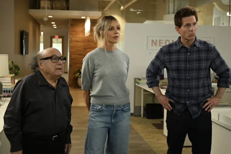 IT'S ALWAYS SUNNY IN PHILADELPHIA — “The War on Alcohol " -- Season 18, Episode 6 -- Pictured: (l-r) Danny De Vito as Frank, Kaitlin Olson as Dee, Glenn Howerton as Dennis. CR: Prashant Gupta/FX