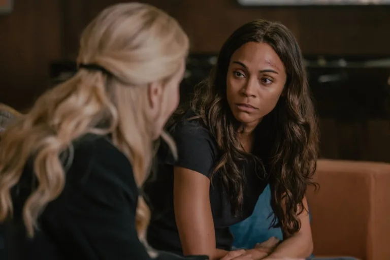 L-R: Nicole Kidman as Kaitlyn and Zoe Saldaña as Joe in Lioness, episode 8 Season 3, streaming on Paramount+, 2025. Photo Credit: Lauren”Lo” Smith/Paramount+
