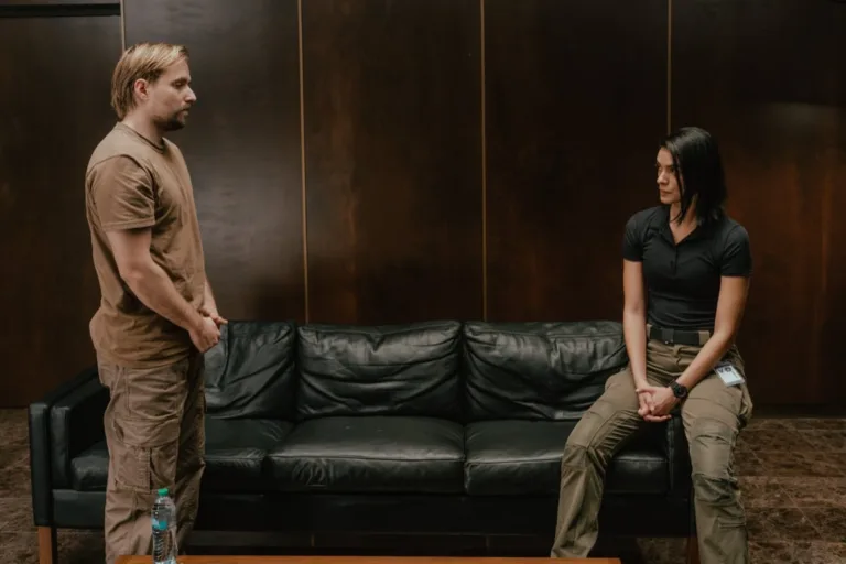L-R: Sandi Todorovic as Alex and Laysla De Oliveira as Cruz in Lioness, episode 8 Season 3, streaming on Paramount+, 2025. Photo Credit: Ryan Green/Paramount+