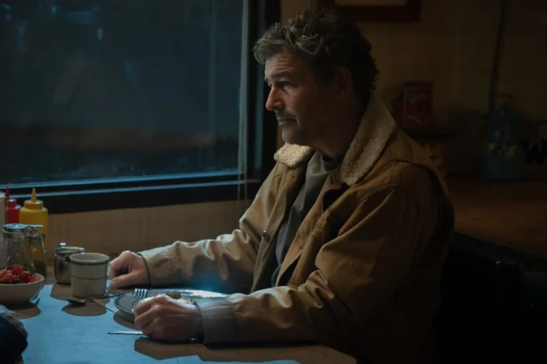 Kyle Chandler LANTERNS Season 1 Episode 6
