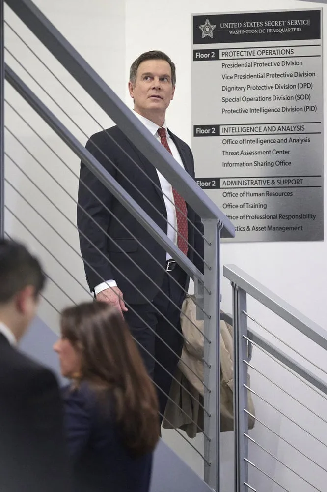 LINE OF FIRE -- "Pilot" Episode 101 -- Pictured: Peter Krause as Mike Hollingsworth -- (Photo by: Scott Gries/NBC)