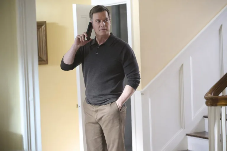 LINE OF FIRE -- "Pilot" Episode 101 -- Pictured: Peter Krause as Mike Hollingsworth -- (Photo by: Scott Gries/NBC)
