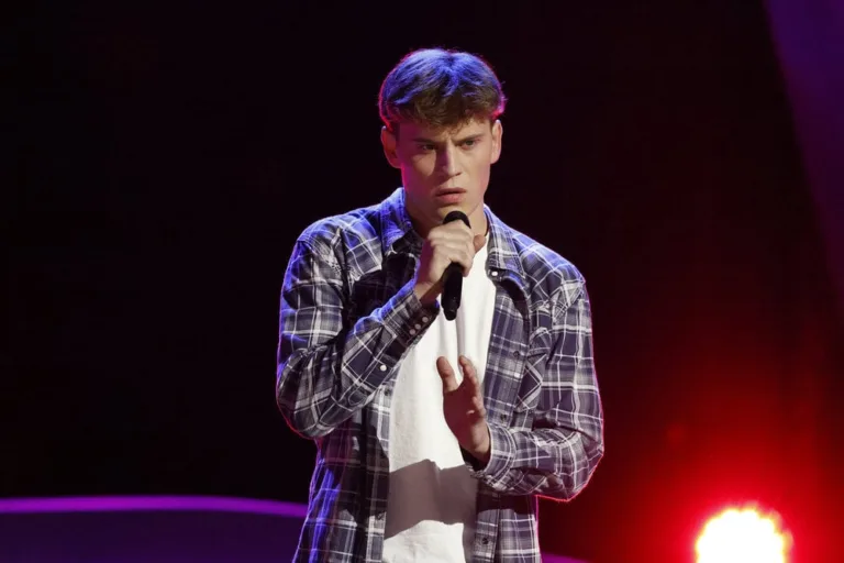 THE VOICE -- "Blind Auditions" Episode 3001 -- Pictured: Joe Henley -- (Photo by: Griffin Nagel/NBC)