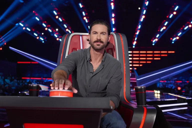 THE VOICE -- "Blind Auditions" Episode 3002 -- Pictured: Riley Green -- (Photo by: Trae Patton/NBC)