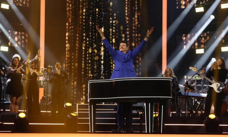 NAME THAT TUNE: Robin Thicke in the Series Premiere of NAME THAT TUNE airing Monday, Sept. 21 (8:00-9:00 PM ET/PT) on FOX. CR: Sean Gleason/FOX. ©2026 FOX Media LLC.