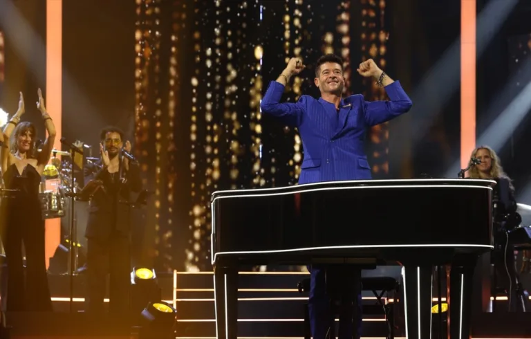 NAME THAT TUNE: Robin Thicke in the Season Premiere of NAME THAT TUNE airing Monday, Sept. 21 (8:00-9:00 PM ET/PT) on FOX. CR: Sean Gleason/FOX. ©2026 FOX Media LLC.
