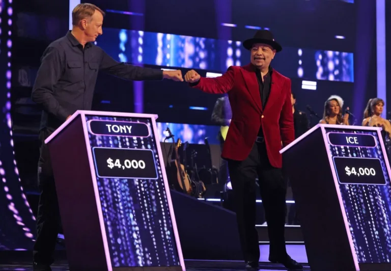 NAME THAT TUNE: L-R: Tony Hawk and Ice-T in the Season Premiere of NAME THAT TUNE airing Monday, Sept. 21 (8:00-9:00 PM ET/PT) on FOX. CR: Sean Gleason/FOX. ©2026 FOX Media LLC.