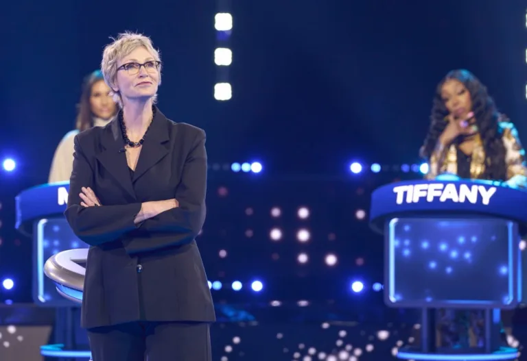 CELEBRITY WEAKEST LINK: L-R: Host Jane Lynch and Contestant: Tiffany Pollard in the CELEBRITY WEAKEST LINK “Reality Villains” Season Premiere episode airing Monday, Sept. 21 (9:01-10:00 PM ET/PT) on FOX. © 2026 Fox Media LLC. CR: Tom Griscom/FOX.