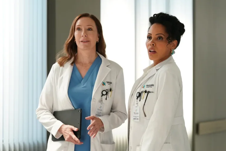 DOC: L-R: Molly Parker and Amirah Vann in the “Wherefore Art Thou” Season Premiere episode of DOC airing Tuesday, Sept. 22 (8:00-9:00 PM ET/PT) on FOX. CR: John Medland/FOX. ©2026 FOX Media LLC.
