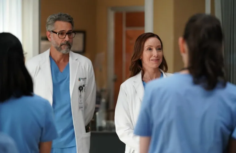 DOC: L-R: Omar Metwally and Molly Parker in the “Wherefore Art Thou” Season Premiere episode of DOC airing Tuesday, Sept. 22 (8:00-9:00 PM ET/PT) on FOX. CR: John Medland/FOX. ©2026 FOX Media LLC.