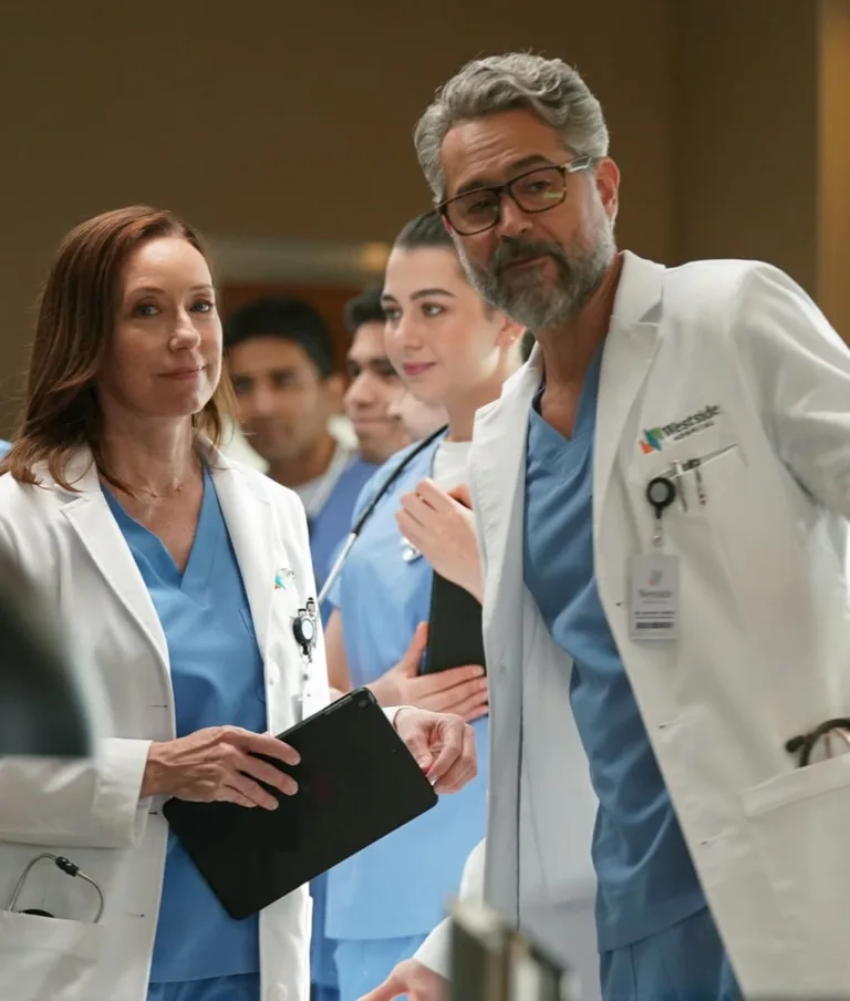 DOC: L-R: Molly Parker and Omar Metwally in the “Wherefore Art Thou” Season Premiere episode of DOC airing Tuesday, Sept. 22 (8:00-9:00 PM ET/PT) on FOX. CR: John Medland/FOX. ©2026 FOX Media LLC.