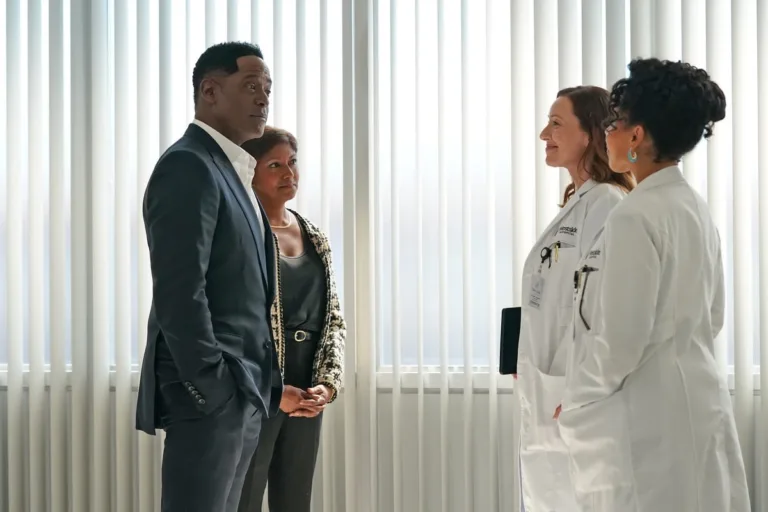 DOC Season 3 Episode 1 : L-R: Blair Underwood, Molly Parker and Amirah Vann in the “Wherefore Art Thou” Season Premiere episode of DOC airing Tuesday, Sept. 22 (8:00-9:00 PM ET/PT) on FOX. CR: John Medland/FOX. ©2026 FOX Media LLC.