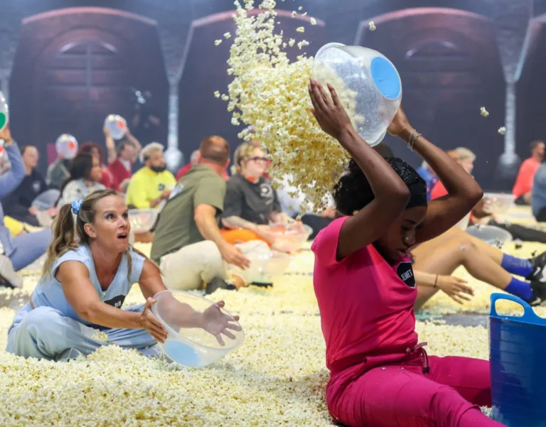99 TO BEAT: Contestants in the Season Two Premiere of 99 TO BEAT airing Wednesday, Sept. 23 (9:01-10:00 PM ET/PT) on FOX. © 2025 Fox Media LLC. CR: Justin Lynch/FOX.