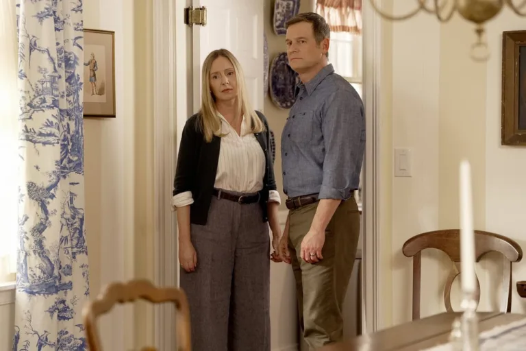 LINE OF FIRE -- "A Bigger Picture" Episode 102 -- Pictured: (l-r) Hope Davis as Jane Hollingsworth, Peter Krause as Mike Hollingsworth -- (Photo by: Spencer Pazer/NBC)