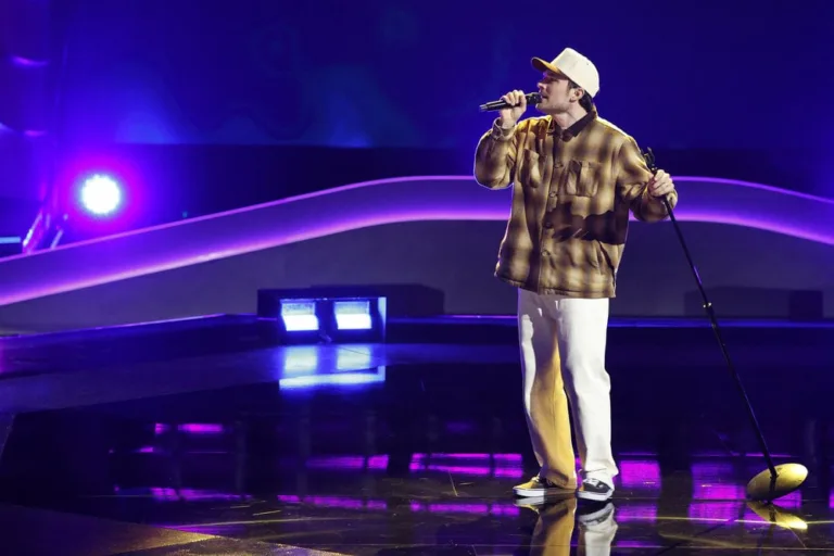 THE VOICE -- "Blind Auditions" Episode 3002 -- Pictured: Alt Bloom -- (Photo by: Griffin Nagel/NBC)