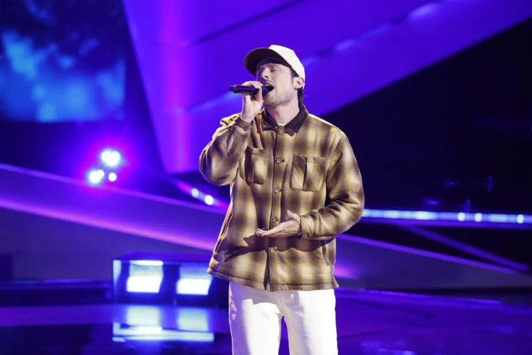 THE VOICE -- "Blind Auditions" Episode 3002 -- Pictured: Alt Bloom -- (Photo by: Griffin Nagel/NBC)